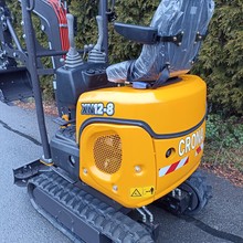 bagr XN 12-8, excavator, minibagr, pásový bagr, podkop, kopátko, bagr kubota