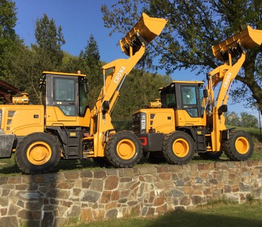 Kloubový nakladač 4x4, wheel loader