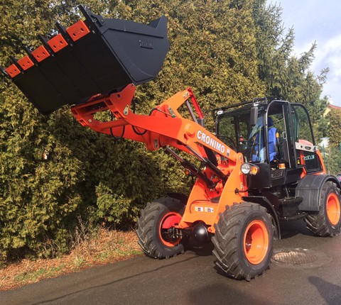 kolovy nakladač, kloubový nakladač, wheel loader CRONIMO CR25