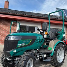 Traktor LOVOL P1025 - YANMAR
