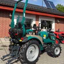 Traktor LOVOL P1025 - YANMAR